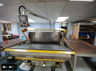 Clam shell die cutter